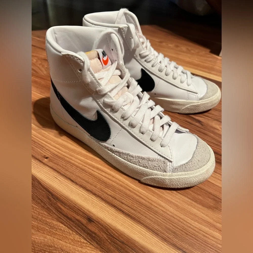 Nike Blazer Mid 77 - Picture 2 of 3